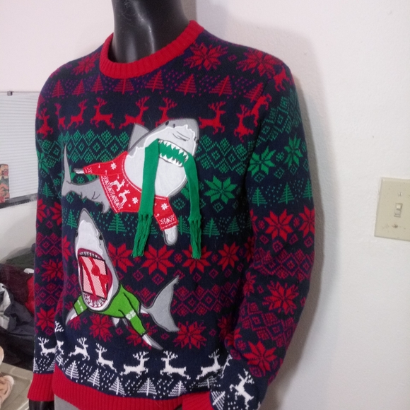 🦈 'Great White Christmas' premium sweater🎅 - Picture 2 of 4